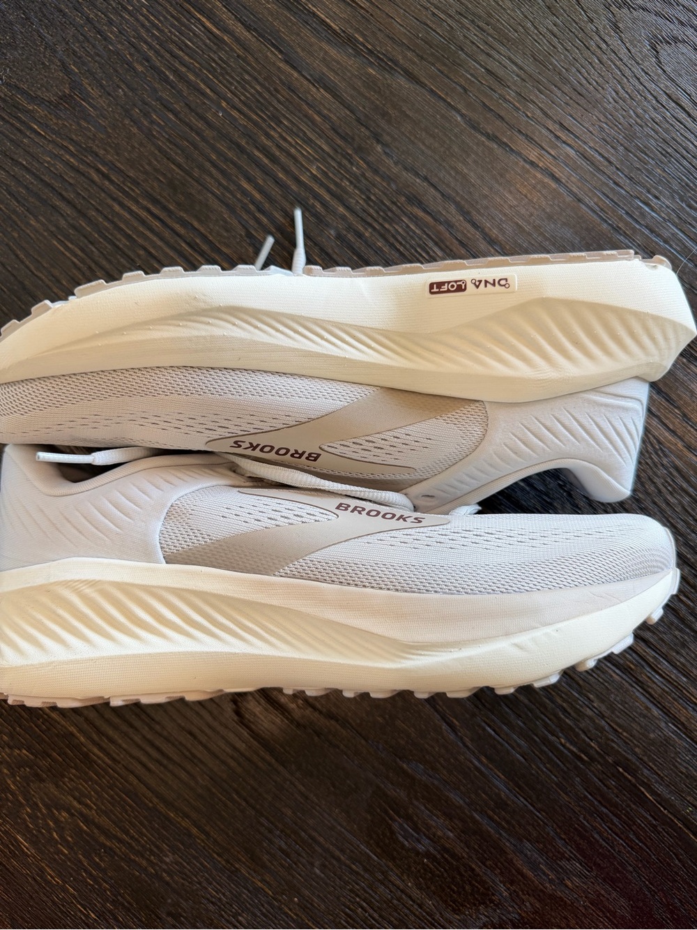Woman's Athleisure Brooks Anthem 8 Running Shoe size 9.5